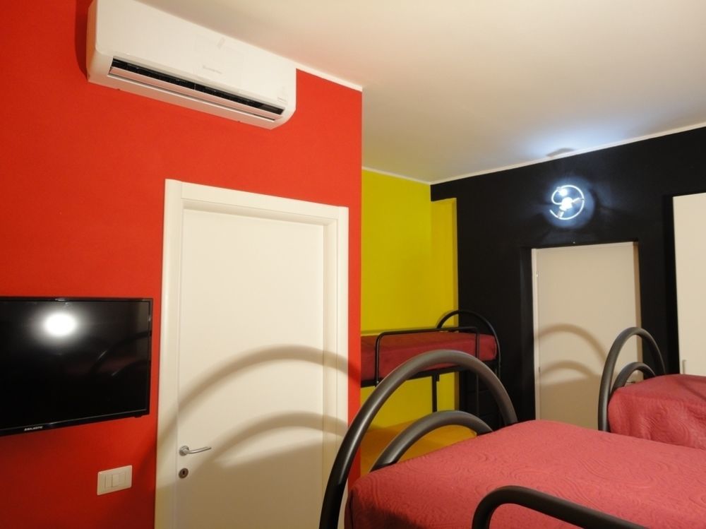 ปาเวีย ออสเตลโล Hostel ภายนอก รูปภาพ