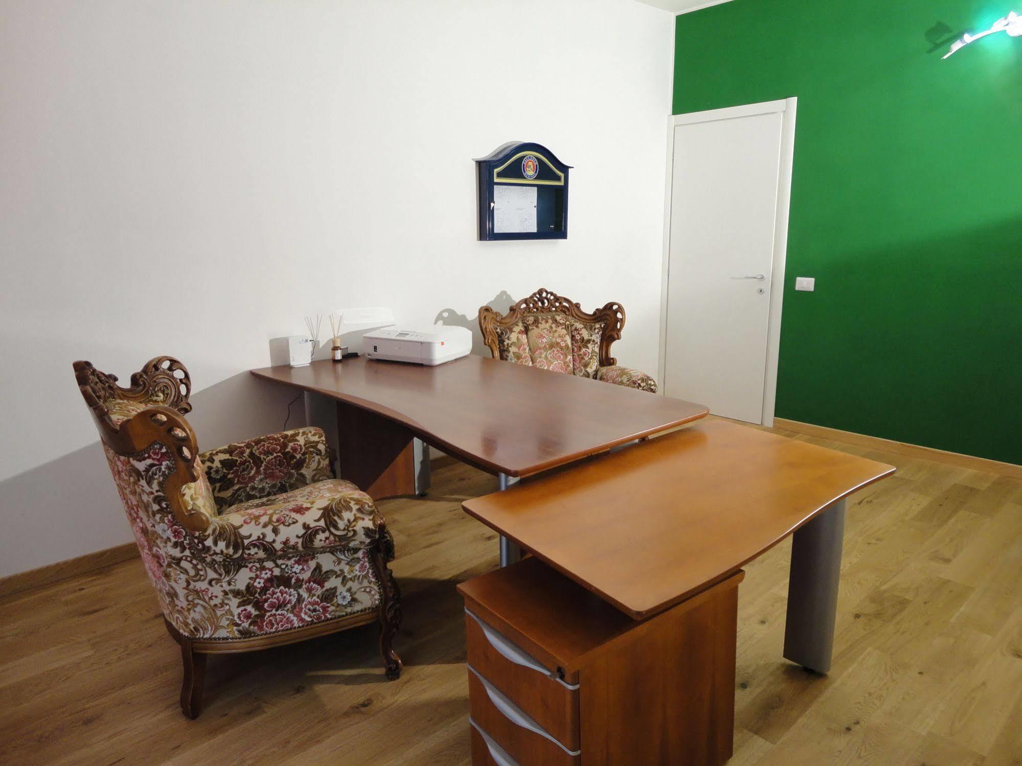 ปาเวีย ออสเตลโล Hostel ภายนอก รูปภาพ